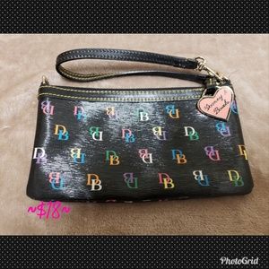 ❤ Dooney & Bourke Wristlet ❤
